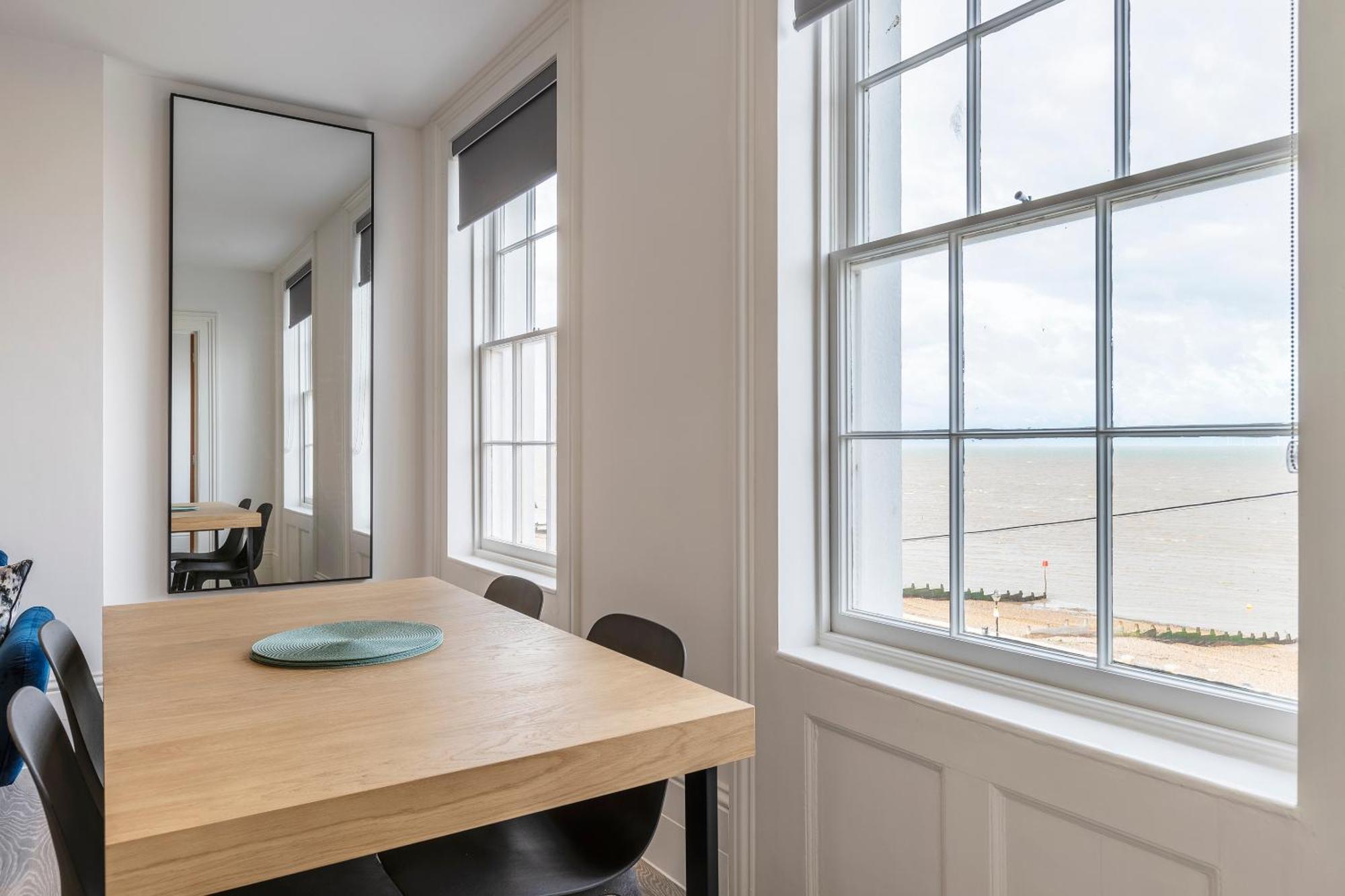 Seaside Serenity: Stylish Sea View Apartments In ハーン・ベイ エクステリア 写真